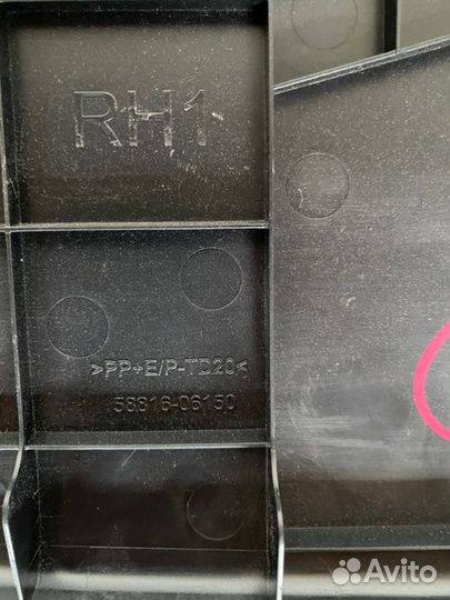 Накладка центральной консоли правая Toyota Camry