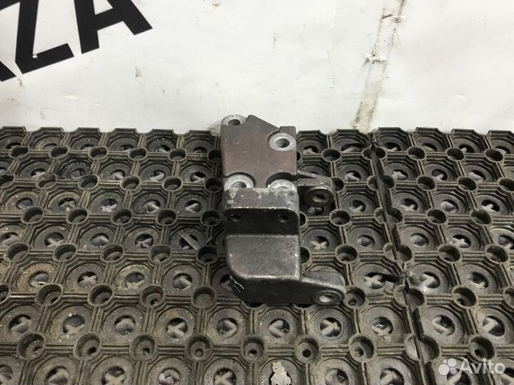 Кронштейн генератора Mercedes-Benz Atego