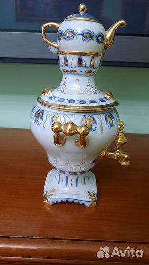 Статуэтка фарфоровая Чайник