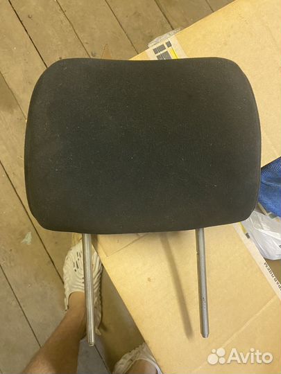 Задний центральный подголовник lancer 9