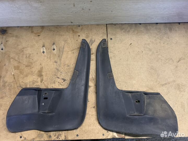 Брызговики BMW E34