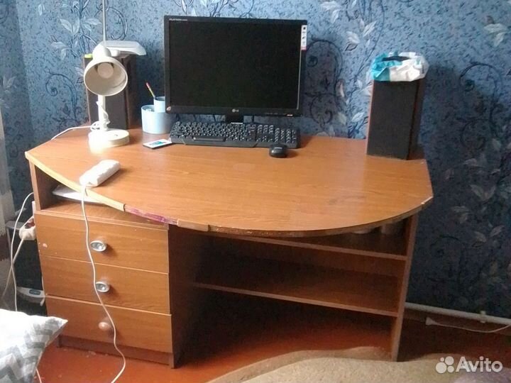 Компьютерный стол