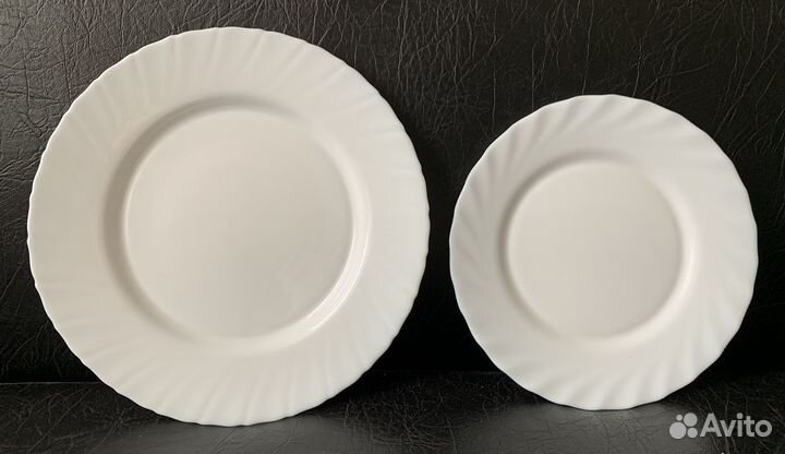 Столовый набор тарелок