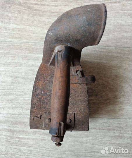 Утюг с трубой угольный старинный