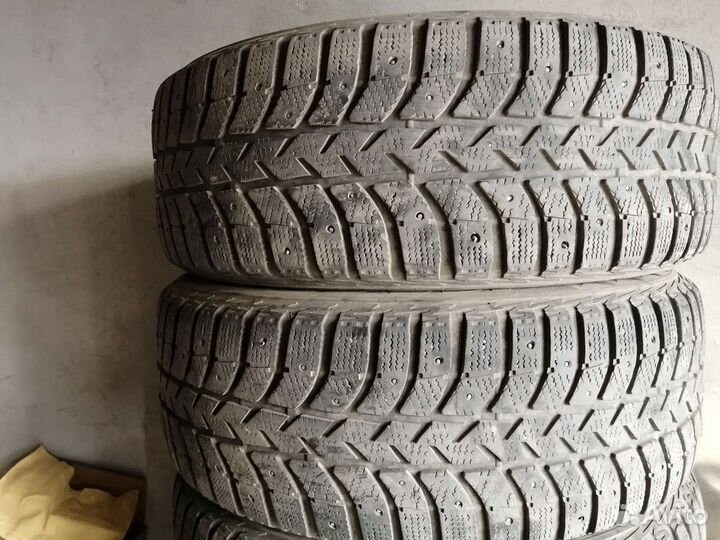 Bridgestone Ice Cruiser 5000 215/60 R16