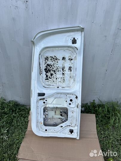 Правая распашная дверь багажника LADA Largus