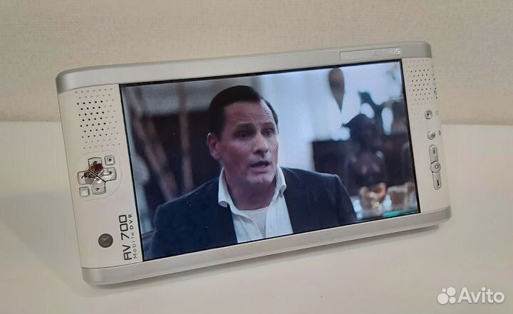 Портативный мультимедийный центр Archos AV700