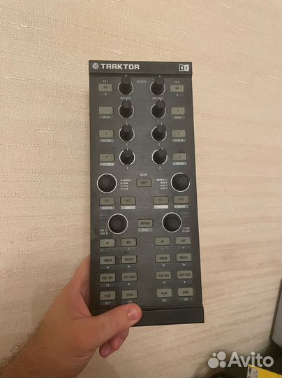 DJ контроллер Traktor Kontrol X1 Mk1