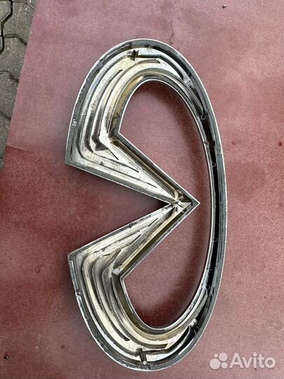 Эмблема решетки радиатора Infiniti Qx70 S51