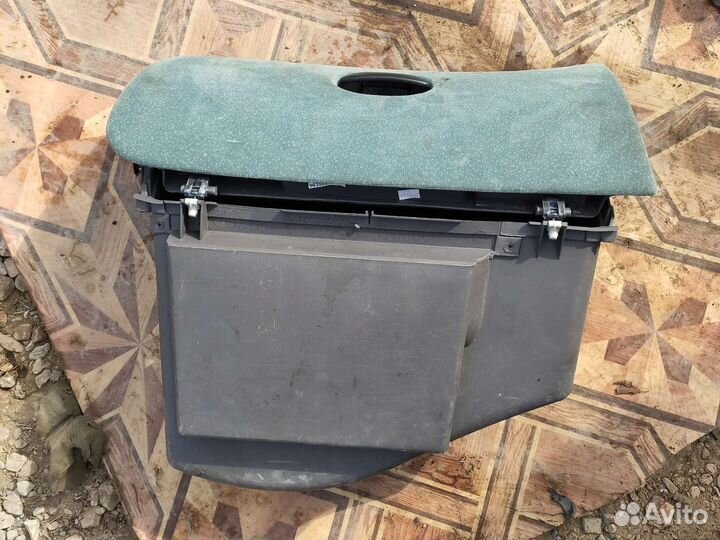 Бардачок Пежо 206 хэтчбек