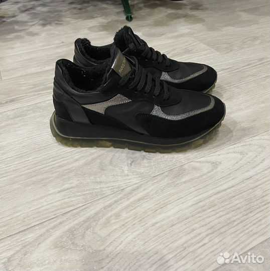 Кроосвки женские утепленные