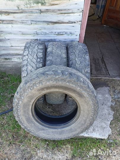 Bridgestone Dueler A/T 697 235/85 R16