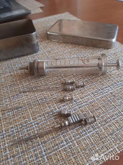 Стерилизатор металлический с шприцем