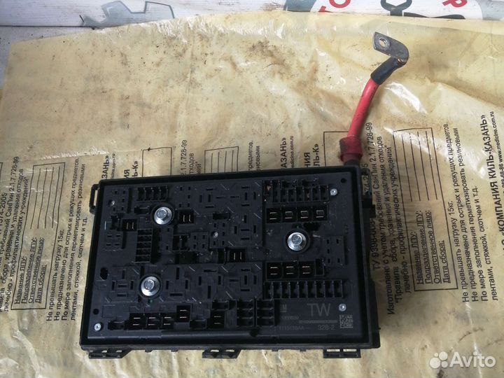 Блок предохранителей монтажный Opel Astra J