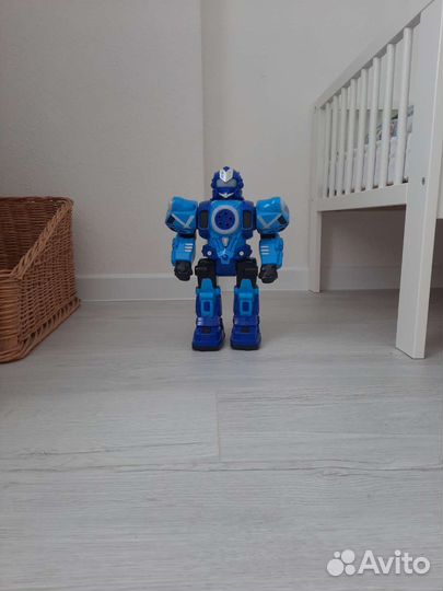 Игрушка робот с пультом