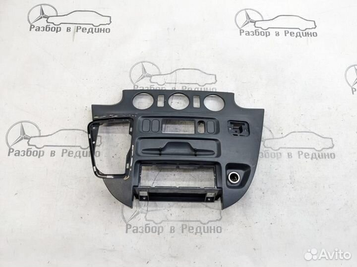 Накладка торпеды w901 Sprinter 611.981
