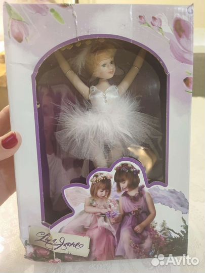 Кукла фарфоровая