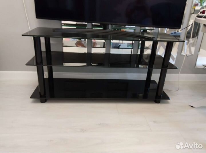Стеклянная тумба под тв