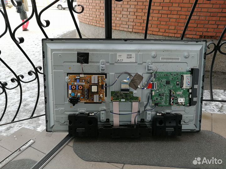 Телевизор LG 32LH530V (Разбор)(По запчастям)