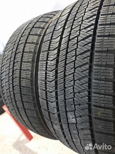 Bridgestone Blizzak VRX2 245/40 R18