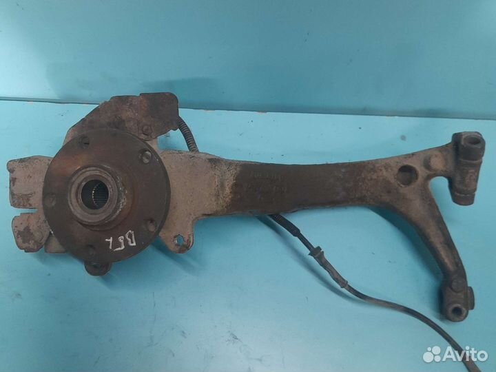 Кулак поворотный левый volkswagen passat b5 1.8