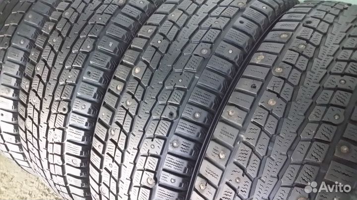 Dunlop SP Winter Ice 01 215/65 R16