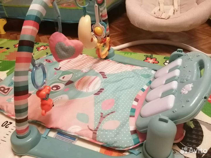 Развивающий коврик с пианино+качели бесплатно