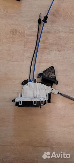 Замок двери Mercedes C-class W204