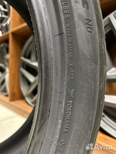 Yokohama Advan Sport V105 285/35 R22 106Y