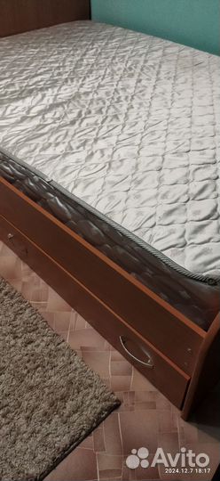 Кровать двухспальная с матрасом 200*150