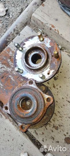 Рычаг левый правый на i40 б/у ступечный подшипник