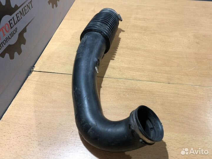 Патрубок воздушного фильтра Ford Focus