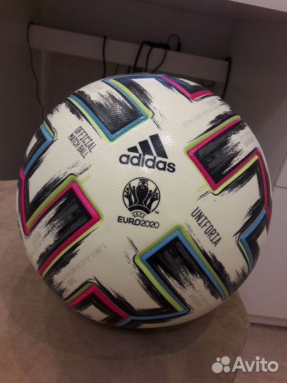 Футбольный мяч Adidas Uniforia Pro