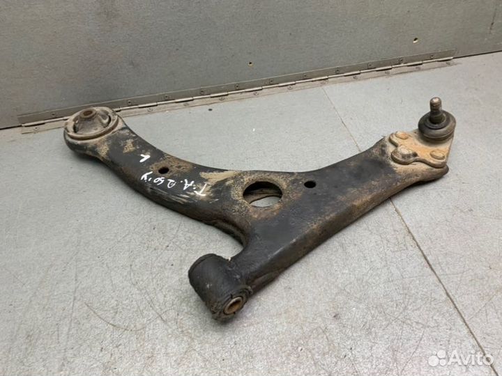 Рычаг передний левый Toyota Avensis T250 универсал