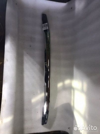 Хром крышки багажника Mitsubishi Pajero Sport 3