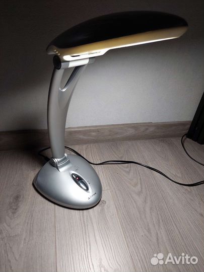 Лампа настольная