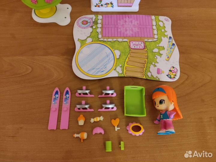 Зимний домик Pinypon с куклой и аксессуарами