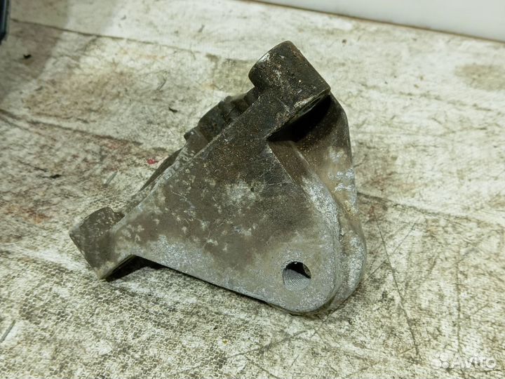 Кронштейн двигателя Renault Scenic 2