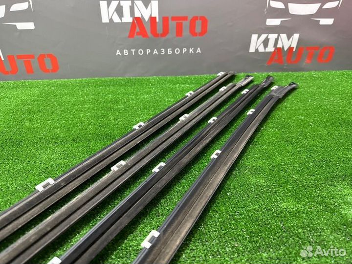 Уплотнитель стекла наружный (Бархотка) Kia Ceed 1