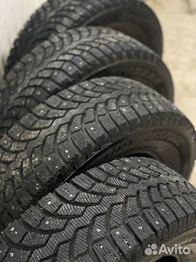 Bridgestone Blizzak Spike-01 205/70 R15