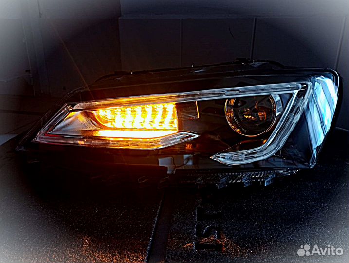 Фары Volkswagen Jetta (A6) 10-19г LED