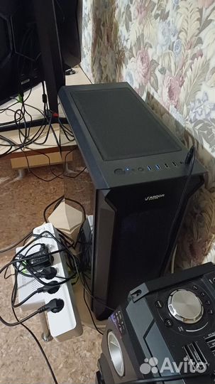 Игровой компьютер с монитором