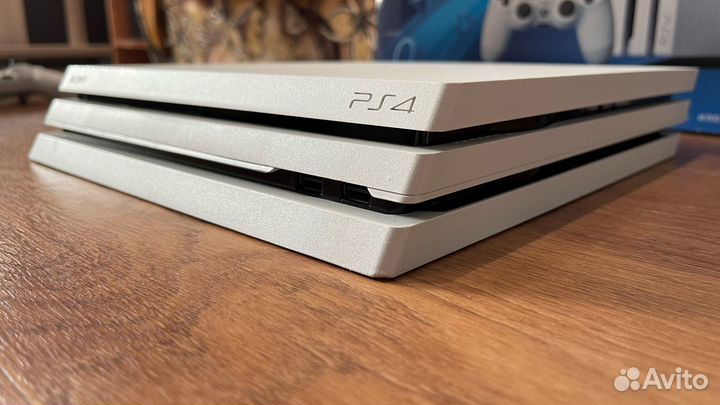 Sony ps4 Pro 7218 (3 ревизия) White