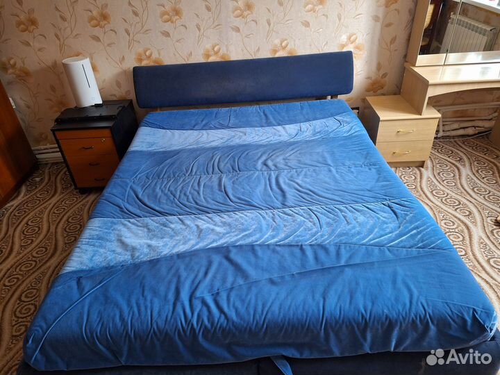 Кровать двухспальная с матрасом 160 200 бу