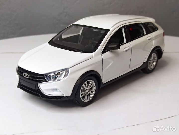 Модель автомобиля LADA Vesta в масштабе 1:24