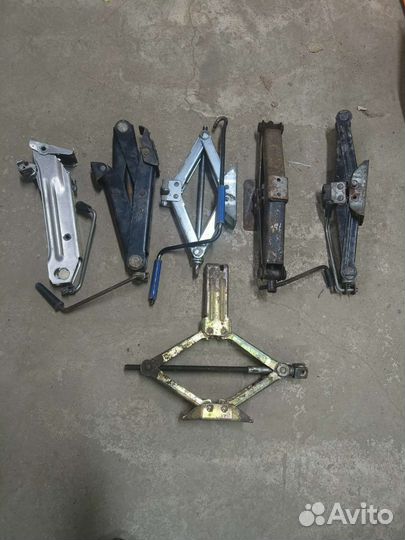 Домкрат для легковых автомобилей