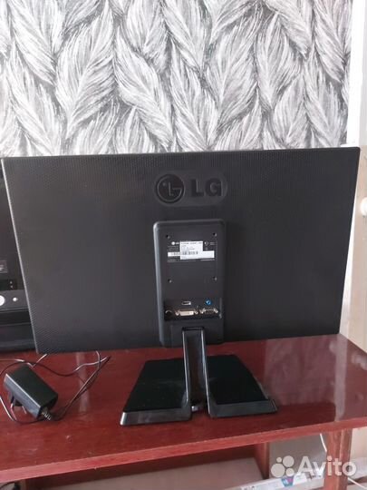 Монитор LG D2343PB