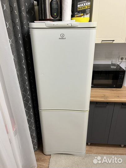 Холодильник Indesit