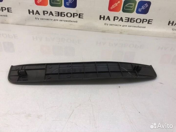 Накладка на порог внутренняя задняя правая Toyota