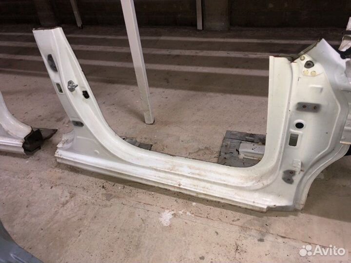 Порог передний правый Kia Rio 4 G4FG